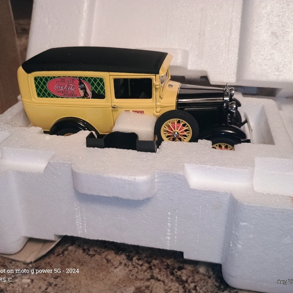 Coca-Cola diecast metal vehicle replica of a 1931 Coke - Picture 8 of 10